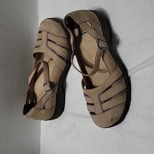 Dansko Kiera Women's Cream Leather  Nubuck Shoe EU Size 40 US Size 9.5 to 10